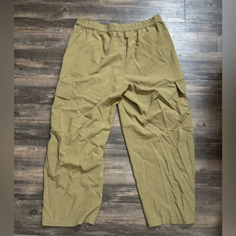 Universal Thread Olive Cargo Pants - Picture 3 of 3